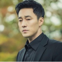 So Ji Sub memang merupakan aktor kawakan yang telah membintangi banyak film dan drama sejak awal 2000-an. Foto: Instagram @mbcdrama_now