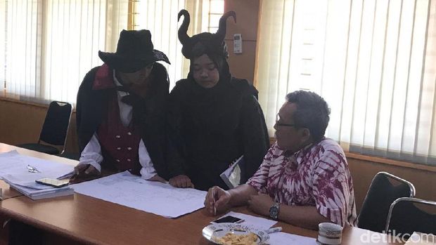 Wah, Ada 'Spiderman' dan 'Wonder Woman' Ikut Ujian di ITS