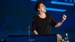 Aksi Penuh Pesona Charlie Puth Konser di Jakarta