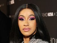 Cardi B Hadiahkan Putrinya Sneakers Dengan 4.500 Kristal Swarovski