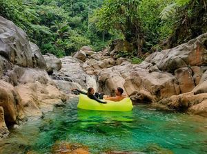 Siapa yang Tidak Tergoda Birunya Curug Leuwi Lieuk