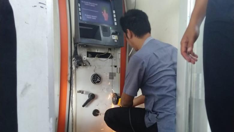 ATM BRI di Pangkalpinang Dibobol Pencuri ATM BRI di Pangkalpinang Dibobol Pencuri
