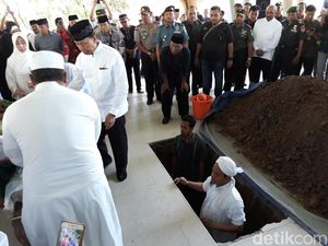 Makamkan Cucu, Wiranto Kenang Putrinya yang Meninggal 40 Tahun Lalu