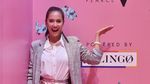 Pevita Pearce Mencuri Perhatian di Konser Charlie Puth