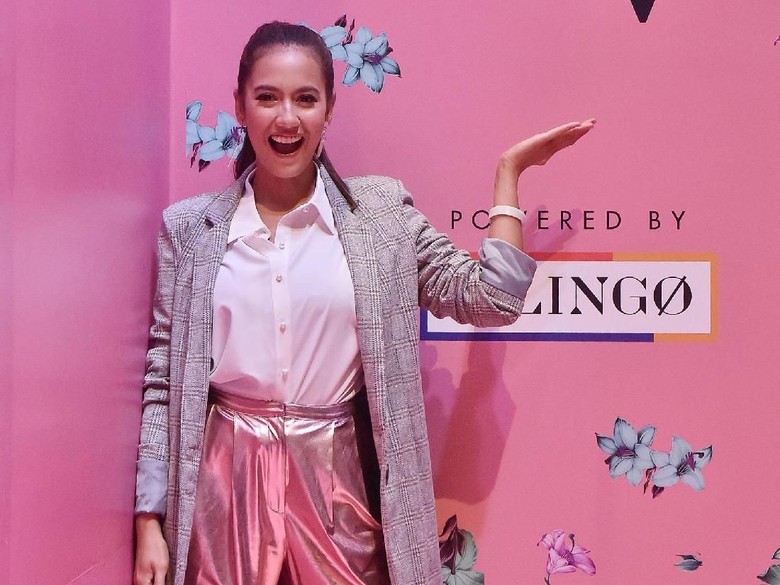 Tarik Ulur Pevita Pearce saat Ditanya soal Cinta Tarik Ulur Pevita Pearce saat Ditanya soal Cinta