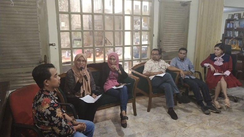 Komnas Perempuan Sesalkan Putusan MA Vonis Baiq Nuril 6 Bulan Bui Komnas Perempuan Sesalkan Putusan MA Vonis Baiq Nuril 6 Bulan Bui