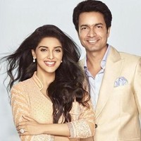 Aktris India berikutnya yang memiliki cincin pernikahan berharga fantastis adalah Asin. Aktris yang pernah dijuluki sebagai Queen of Kollywood itu dinikahi pemilik perusahaan elektronik Rahul Sharma pada Januari 2016. Dia pun memakai cincin kawin seharga Rs 6 crore atau sekitar Rp 12 miliar. Foto: Instagram