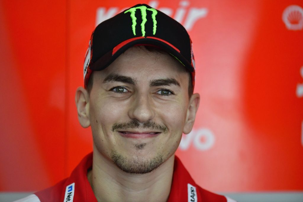 KUALA LUMPUR, MALAYSIA - NOVEMBER 03:  Jorge Lorenzo of Spain and Ducati Team  smiles in box during the qualifying practice during the MotoGP Of Malaysia - Qualifying at Sepang Circuit on November 3, 2018 in Kuala Lumpur, Malaysia.  (Photo by Mirco Lazzari gp/Getty Images)