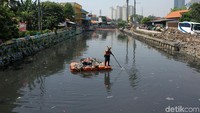 Setelah sekian lama waring dibiarkan dan rusak kini telah diangkat.
