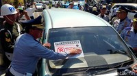 Sanksi yang diberikan dalam operasi ini pun masih berupa teguran dan pencabutan pentil. Khusus sanksi tilang, Kasatlantas Polrestabes Bandung AKBP Agung Reza Pratidina mengatakan hal itu saat ini sedang dalam tahap perencanaan.