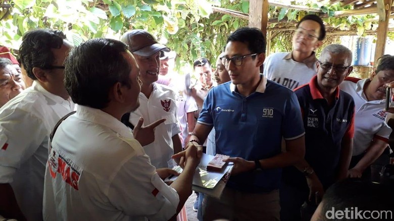 Sedang Sarapan Soto di Sleman, Sandi Dapat Sumbangan Duit Kampanye Sedang Sarapan Soto di Sleman, Sandi Dapat Sumbangan Duit Kampanye