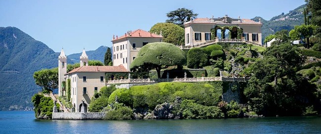 Inilah Villa del Balbianello di Lake Como, Italia, yang menjadi lokasi pernikahan Deepika Padukone dan Ranveer Singh. Seperti dikutip dari NDTV, pada hari pernikahan mereka, perahu datang silih berganti ke villa tersebut membawa tamu undangan. Foto: Dok. AFP, Instagram