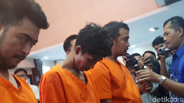 3 Kurir Narkoba Ditangkap di Jakut, 12 Kg Sabu Disita 3 Kurir Narkoba Ditangkap di Jakut, 12 Kg Sabu Disita