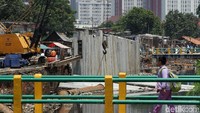 Turap itu pun akan dibangun di sepanjang Kali Sentiong, mulai dari kawasan Pasar Senen hingga Wisma Atlet di Kemayoran, Jakarta.