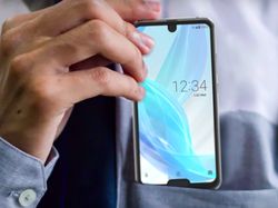 Sharp Aquos R2 Compact, Ponsel Pertama Punya Poni & Jenggot