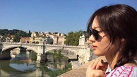 Claudia Kim adalah pemeran Nagini dalam film Fantastic Beasts: The Crimes of Grindelwald. Di sela kesibukannya, ia sering pergi traveling (claudiashkim/Instagram)