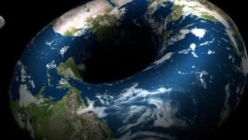 Selain Bumi datar, sejumlah teori konspirasi lain seperti Bumi donat hingga Bumi berongga juga mewarnai kalender 2018 ini. Foto: Twitter/dEarthSociety