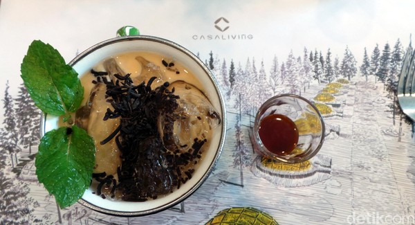 Menu andalan di Casa Kopi yaitu Es Kopi Jadul (Rp 22 ribu) dengan gula aren. Ada juga pilihan kopi lain, hingga es lychee tea. (Wahyu/detikTravel) Menu andalan di Casa Kopi yaitu Es Kopi Jadul (Rp 22 ribu) dengan gula aren. Ada juga pilihan kopi lain, hingga es lychee tea. (Wahyu/detikTravel)