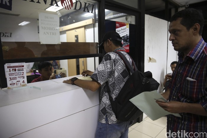 Pemprov DKI Jakarta akan menghapuskan denda pajak kendaraan bermotor dan sanksi administrasi bea balik nama atau pemutihan pajak.