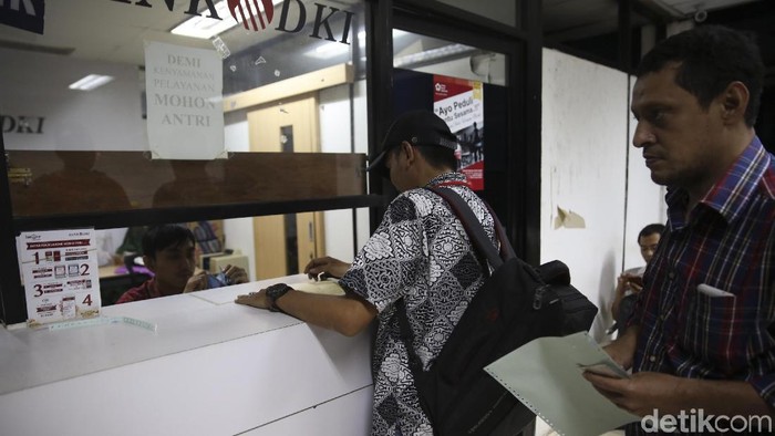 Pemprov DKI Jakarta akan menghapuskan denda pajak kendaraan bermotor dan sanksi administrasi bea balik nama atau pemutihan pajak.