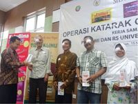 Komitmen Sido Muncul Bantu Pemerintah dengan Operasi Katarak Gratis