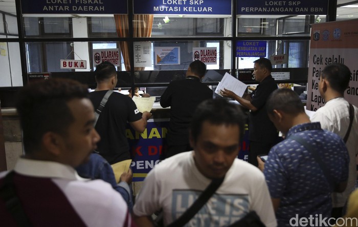 Pemprov DKI Jakarta akan menghapuskan denda pajak kendaraan bermotor dan sanksi administrasi bea balik nama atau pemutihan pajak.