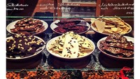 Menulis, Life, dalam akun Instagramnya. Foto ini menunjukkan bahwa Deepika Padukone sangat menyukai cokelat. Foto: Instagram @deepikapadukone