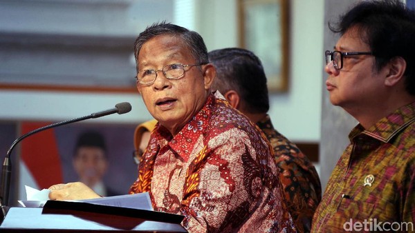 3 Menteri Luncurkan Paket Kebijakan Ekonomi Baru Jokowi