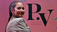 Kehadiran Pevita Pearce bukan cuma karena Charlie Puth, tapi ada juga yang ingin ia umumkan. Foto: Grandyos Zafna Manase Mesah