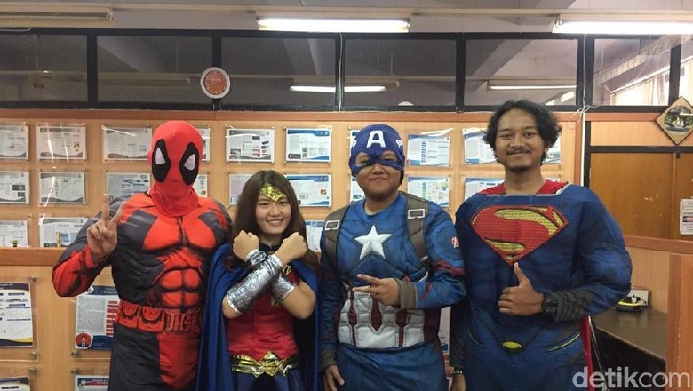 Wah, Ada Superman dan Wonder Woman Ikut Ujian di ITS Wah, Ada Superman dan Wonder Woman Ikut Ujian di ITS