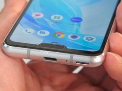 Edan! Ponsel Ini Punya Pencukur Jenggot