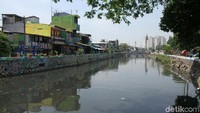 Sejak dicopot beberapa hari yang lalu begini kondisi terkini Kali Item, Kemayoran, Jakarta Pusat, Jumat (16/11/2018).