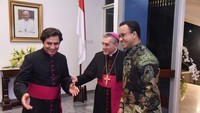 Gubernur DKI Jakarta Anies Baswedan semalam menghadiri peringatan 5 tahun Takhta Suci Paus Fransiskus.