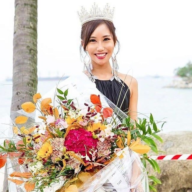 Feline Wong dimahkotai sebagai Miss Bikini Universe Singapore 2018 pada September kemarin. Namun sebulan setelah menang, gelarnya itu dicopot karena Feline dianggap melanggar syarat dan ketentuan acara. Foto: Instagram
