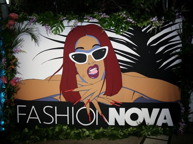 Koleksi yang dinamai  FN x Cardi itu langsung mendulang kesuksesan. Tiga jam setelah diluncurkan, koleksi perdana Cardi B itu langsung ludes terjual. WE FN DID IT! #FNxCARDI has now SOLD OUT! Thank ALL of you for your endless support!! WE CAN’T WAIT TO SEE ALL OF Y’ALL ROCKIN’ #FNxCardi, kicau @FashionNova di Twitter.  (Foto: Getty Images)