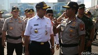 Selain Anies, hadir pula Kapolda Metro Jaya Irjen Idham Azis.
