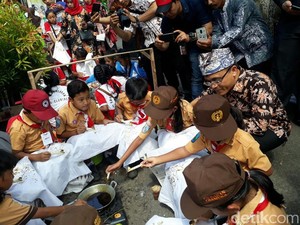 Seribu Anak Banyuwangi Membatik di Festival Canting Sewu