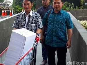 Diangkut Troli, Begini Tebal Berkas Dakwaan KPK di Kasus DPRD Sumut