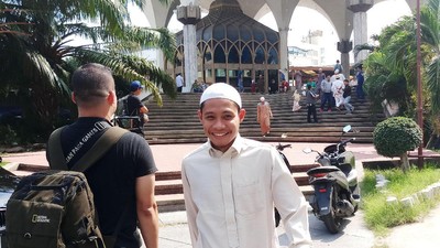 Berkopiah dan Berjubah, Skuat Garuda Jalani Salat Jumat di Bangkok