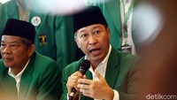 PPP kubu Muktamar Jakarta yang dipimpin oleh Humphrey Djemat memberikan keterangan kepada awak media terkait hasil Mukernas III di Jakarta, Jumat (16/11/2018).