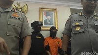 Haris Simamora telah ditetapkan jadi tersangka pembunuhan satu keluarga di Bekasi yaitu Daperum Nainggolan, Maya Ambarita, serta kedua anaknya. 