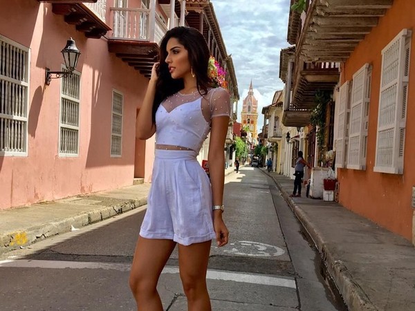 Sudah pernah dengar Cartagena De Indias, di Kolombia? Ini Laura saat berada di kota tua di pinggir laut Karibia, Cartagena De Indias. (laurabarjum/Instagram) Sudah pernah dengar Cartagena De Indias, di Kolombia? Ini Laura saat berada di kota tua di pinggir laut Karibia, Cartagena De Indias. (laurabarjum/Instagram)