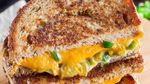 Siapa Mau Sarapan Sandwich Isi Keju Leleh Creamy Ini?