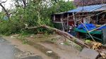 11 Orang Tewas Diterjang Topan Gaja di India