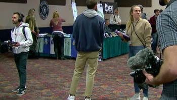Para peserta mengikuti konferensi Bumi datar Flat Earth International 2018 Conference di Crown Plaza Airport Convention Center di Denver, Amerika Serikat. Foto: Denver Post