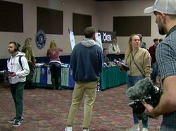 Penganut Bumi Datar Berkumpul Memantapkan Keyakinannya