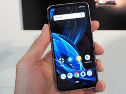 Edan! Ponsel Ini Punya Pencukur Jenggot