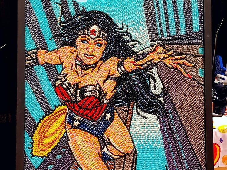 Wouw! Wanita Ini Buat Lukisan Ciamik Dari Permen