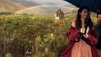Destinasi alam, perkotaan, dan atraksi lainnya pernah ia jajal (claudiashkim/Instagram)