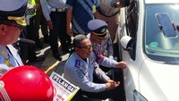Wali Kota Bandung Oded M Danial dan Kapolrestabes Bandung Kombes Pol Imam Sugema memimpin Operasi Cabut Pentil (OCP) di jalan Riau Kota Bandung, Jawa Barat, Jumat (16/11/2018).